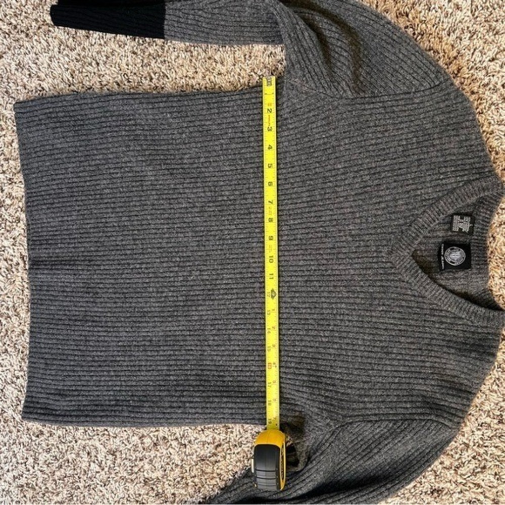 DKNY Gray and Black Lambswool V-Neck Sweater – Men's - Picture 3 of 5